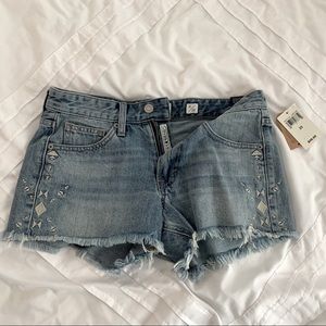 Boyfriend jean shorts